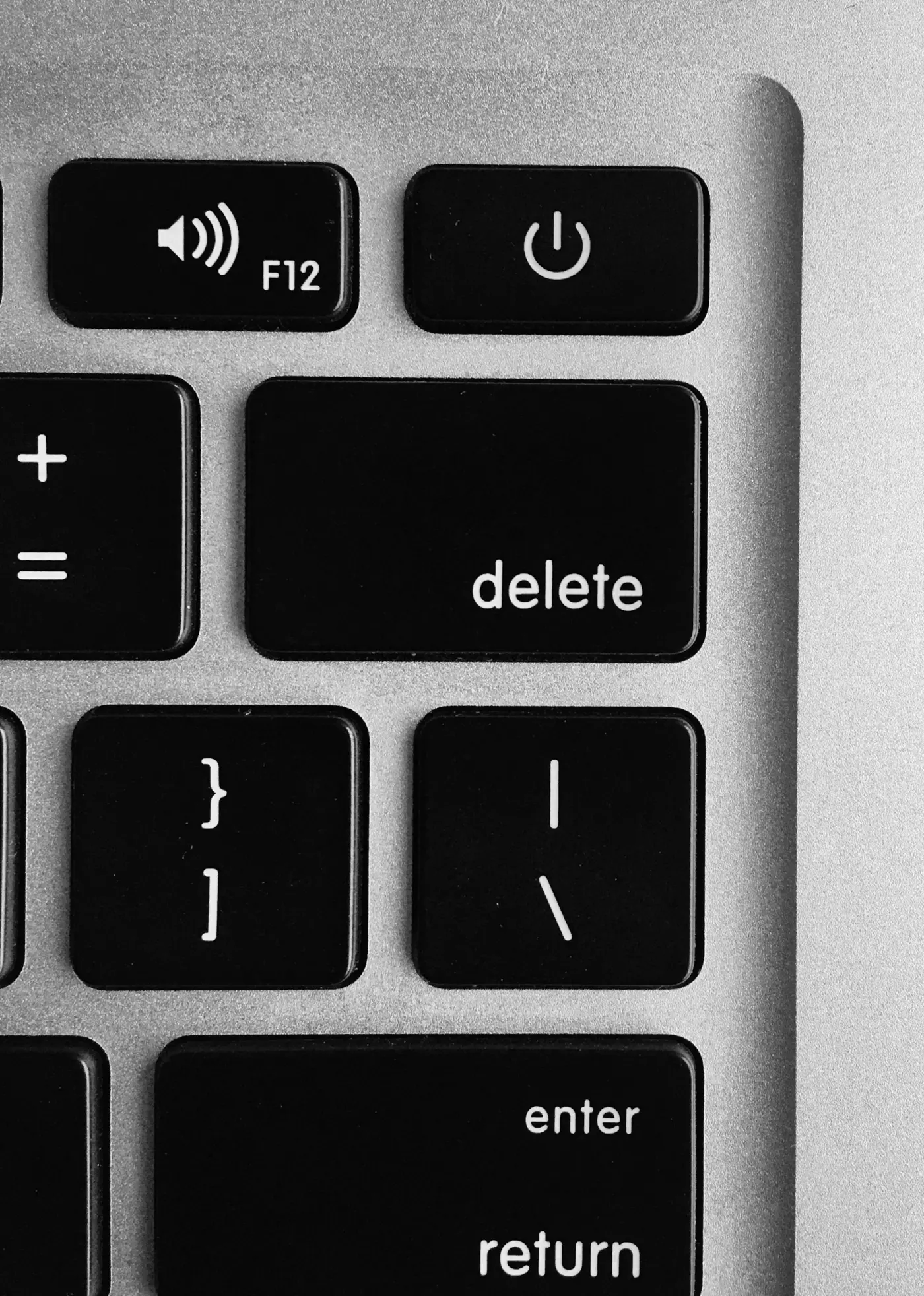 Auto-generated description: A close-up view of a keyboard shows the delete, return, power, and volume control keys.