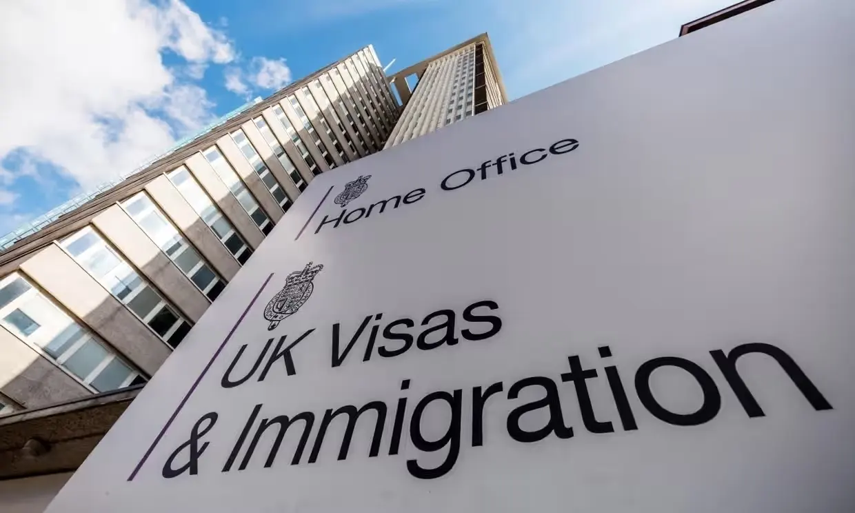 UK Visas & Immigration sign