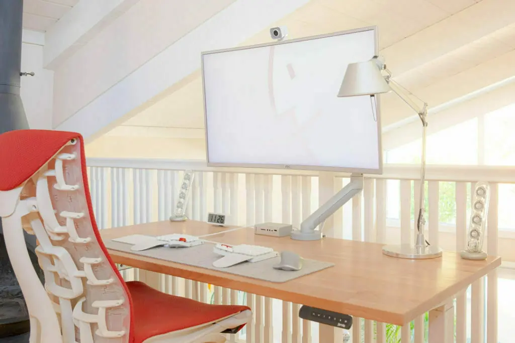 Minimalist desk